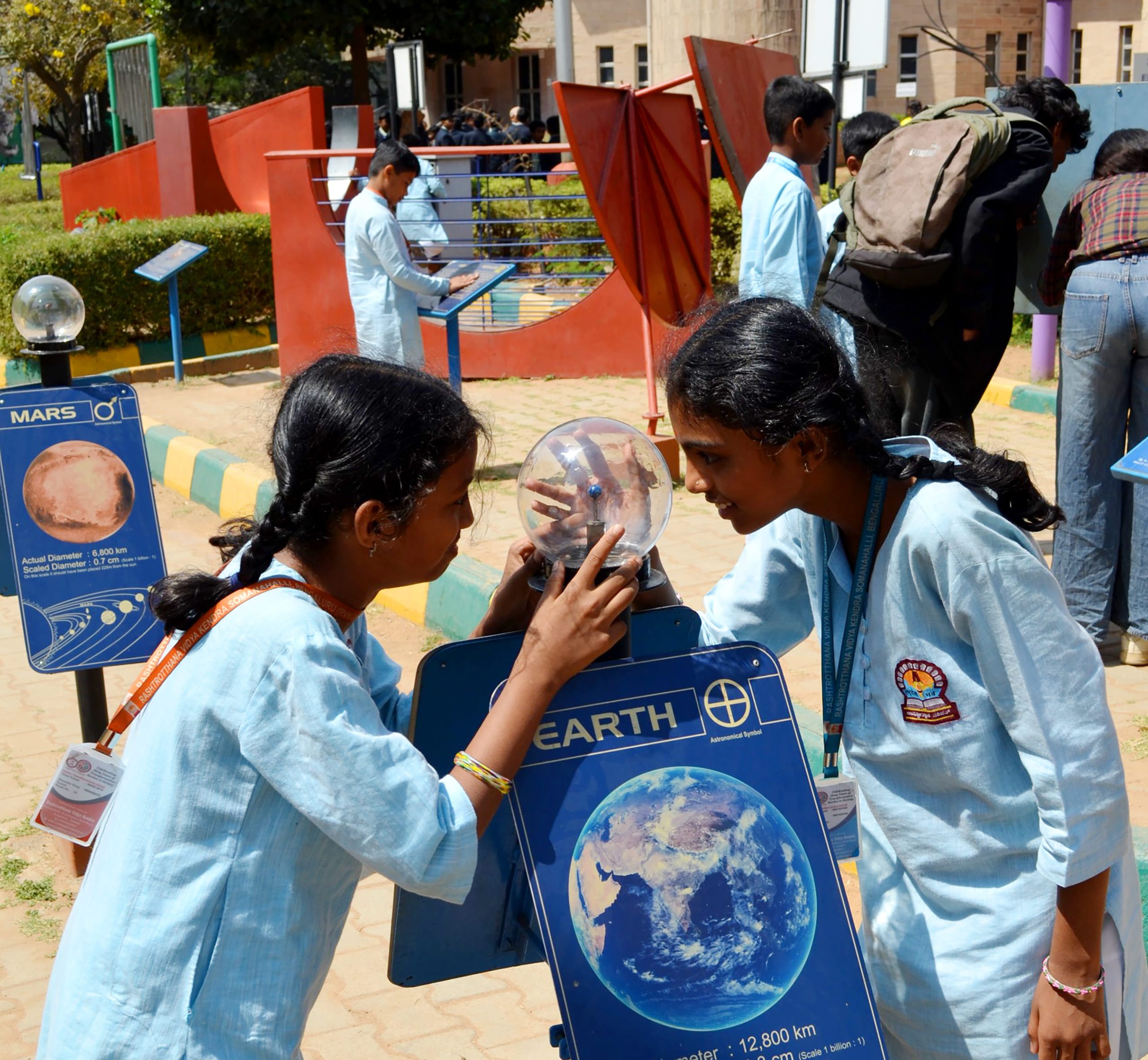 RVK - Somanahalli Students Explore Astronomy at Jawaharlal Nehru Planetarium (11)