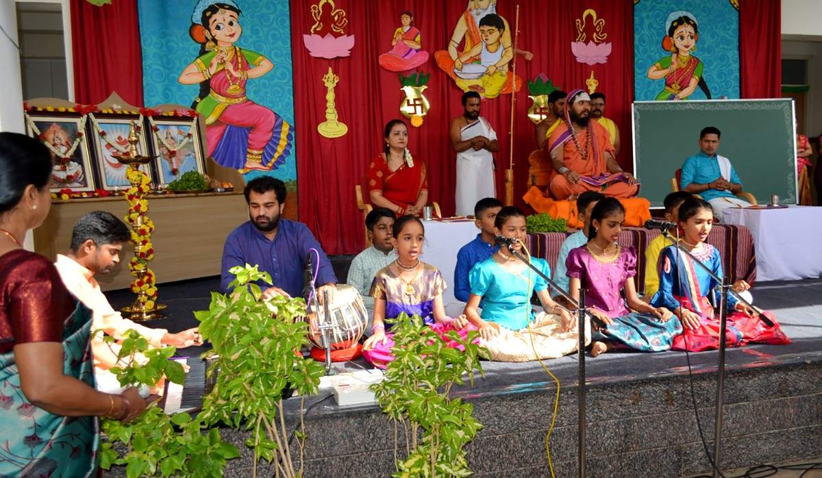 RVK – Somanahalli Observes Aksharabhyas and Vidyarambha program (14)