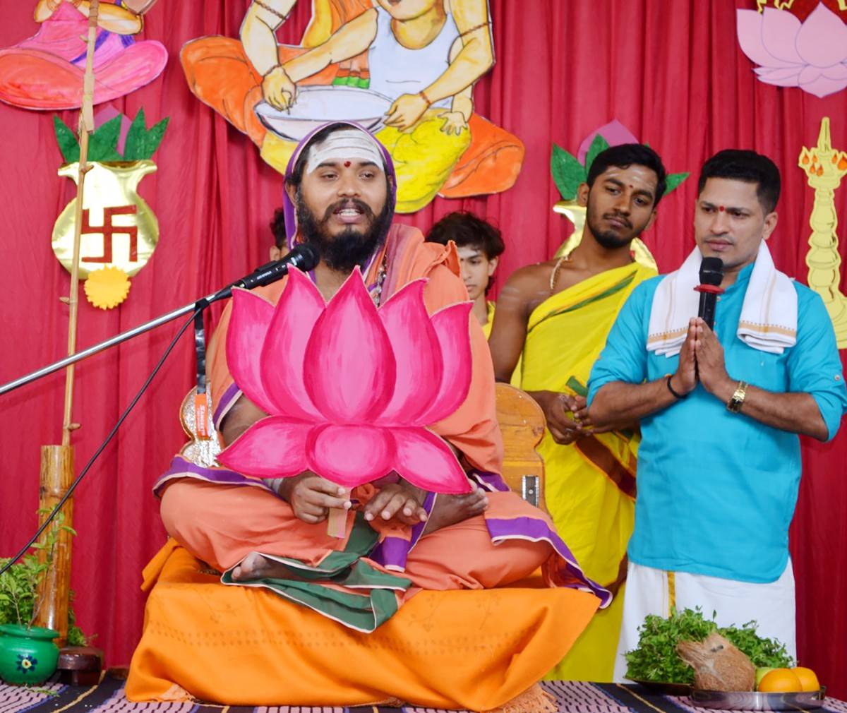 RVK – Somanahalli Observes Aksharabhyas and Vidyarambha program (31)