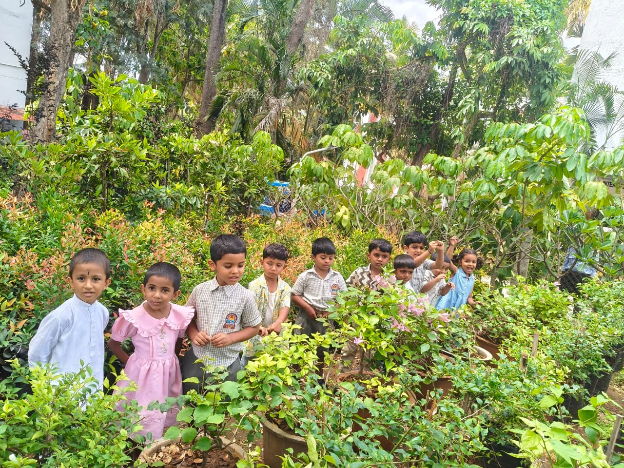 Field Trip to Nisarga Farmhouse and Trimurti Temple (4)