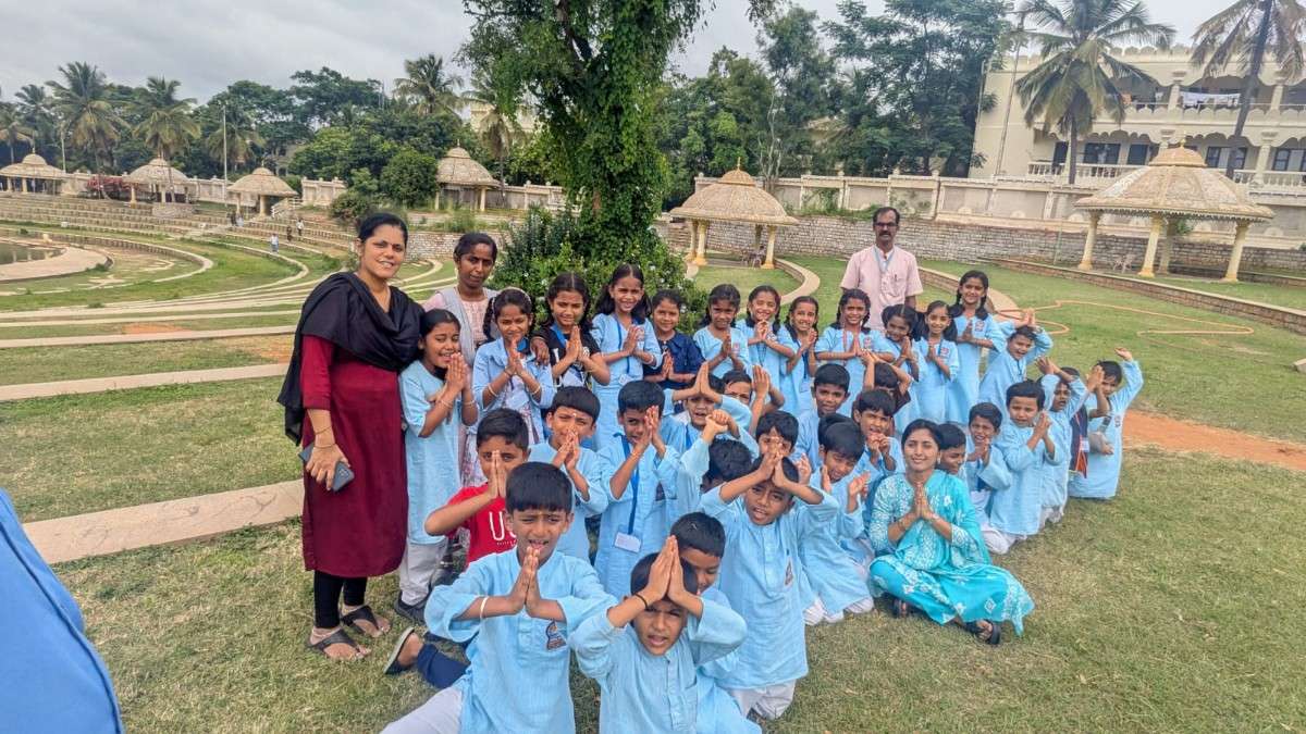 RVK - Somanahalli Students Visited Art of Living (12)