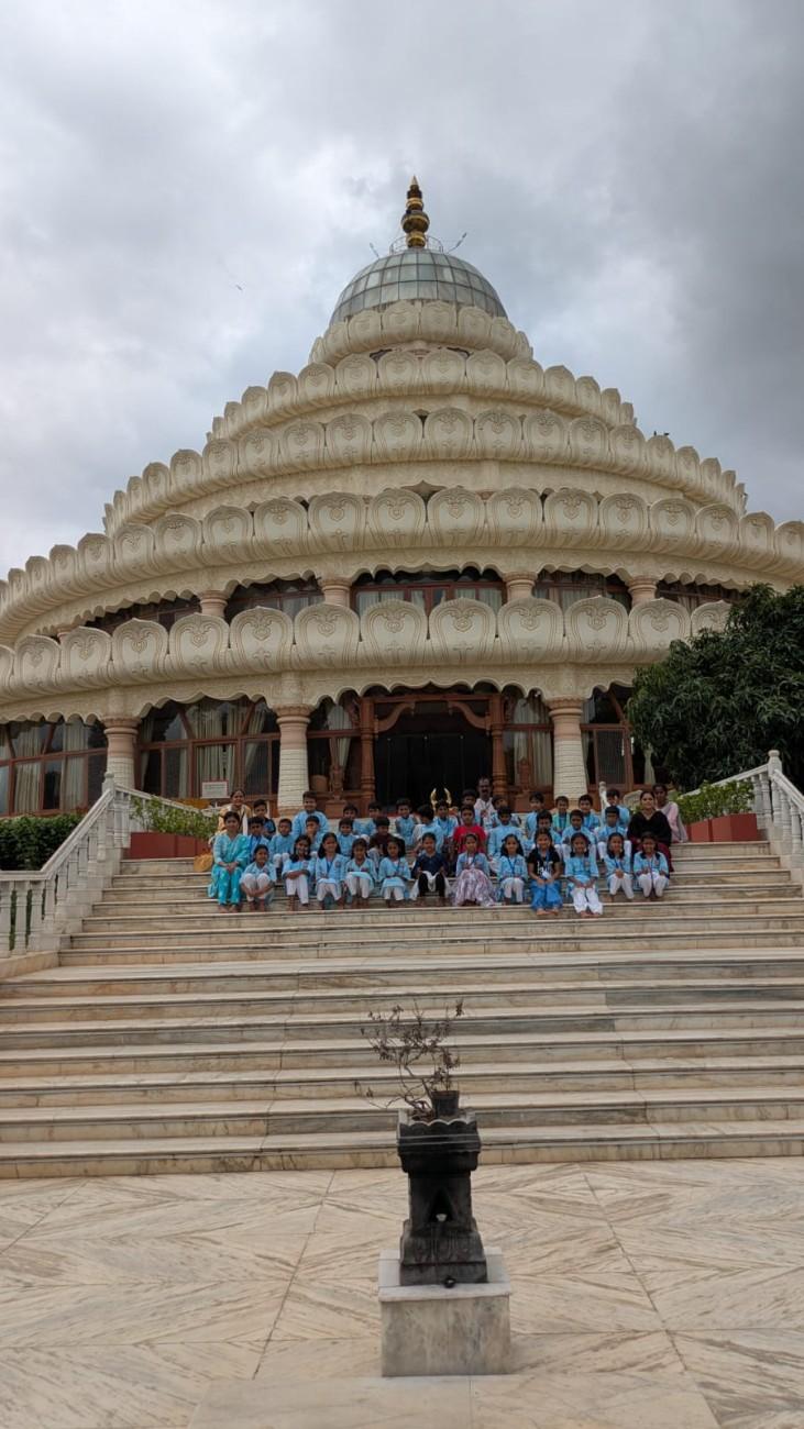 RVK - Somanahalli Students Visited Art of Living (5)