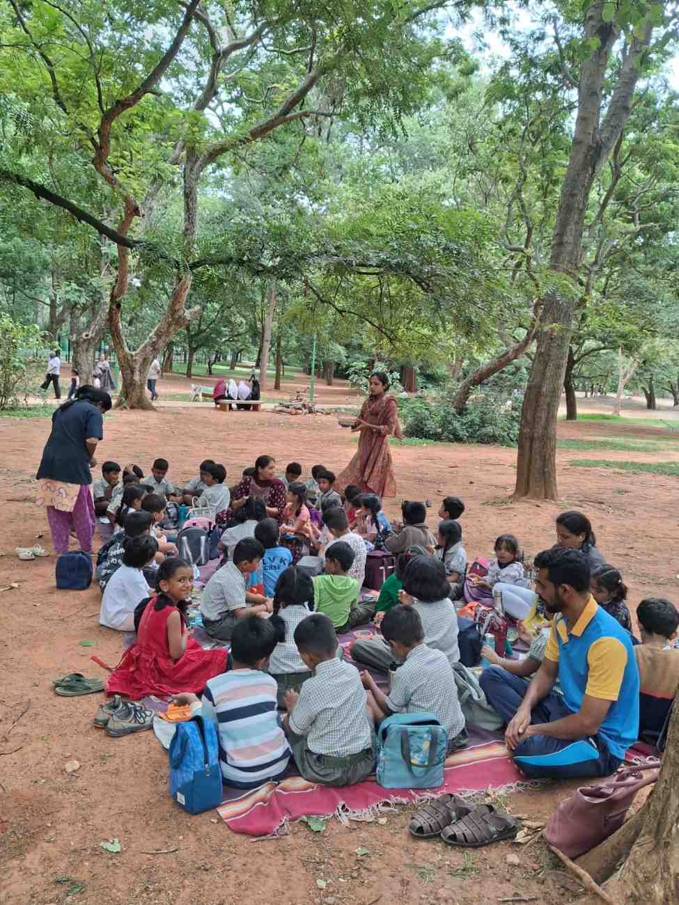 RVK – Somanahalli Class 1 Students Enjoyed Educational Trip (2)