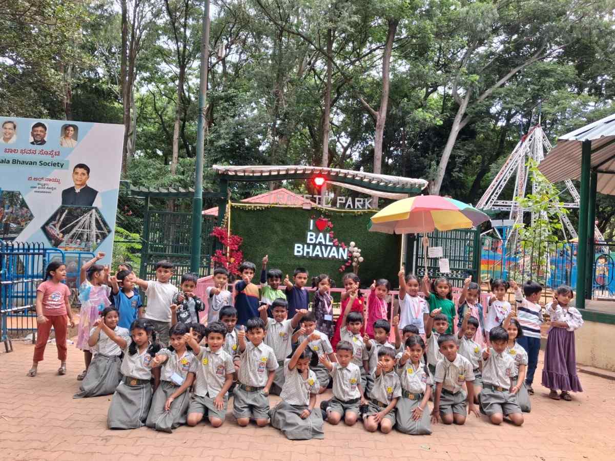 RVK – Somanahalli Class 1 Students Enjoyed Educational Trip (3)