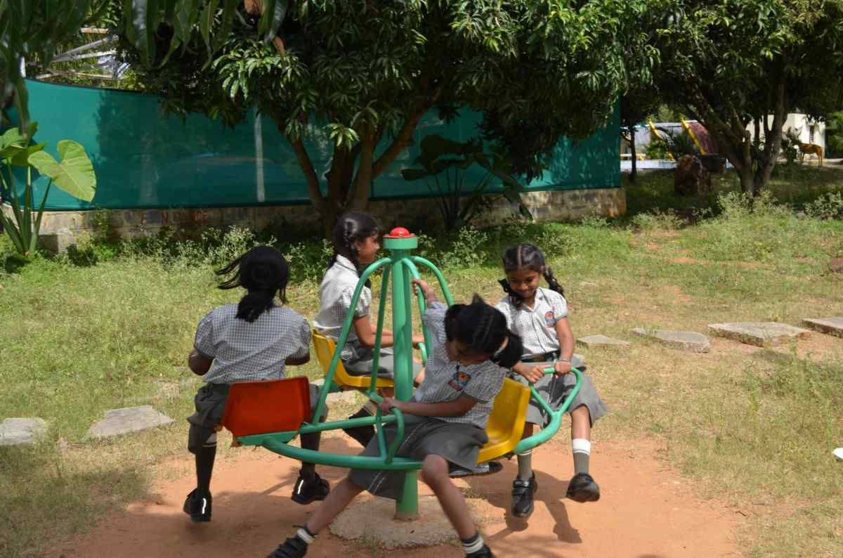 RVK – Somanahalli Students’ First Educational Trip (4)