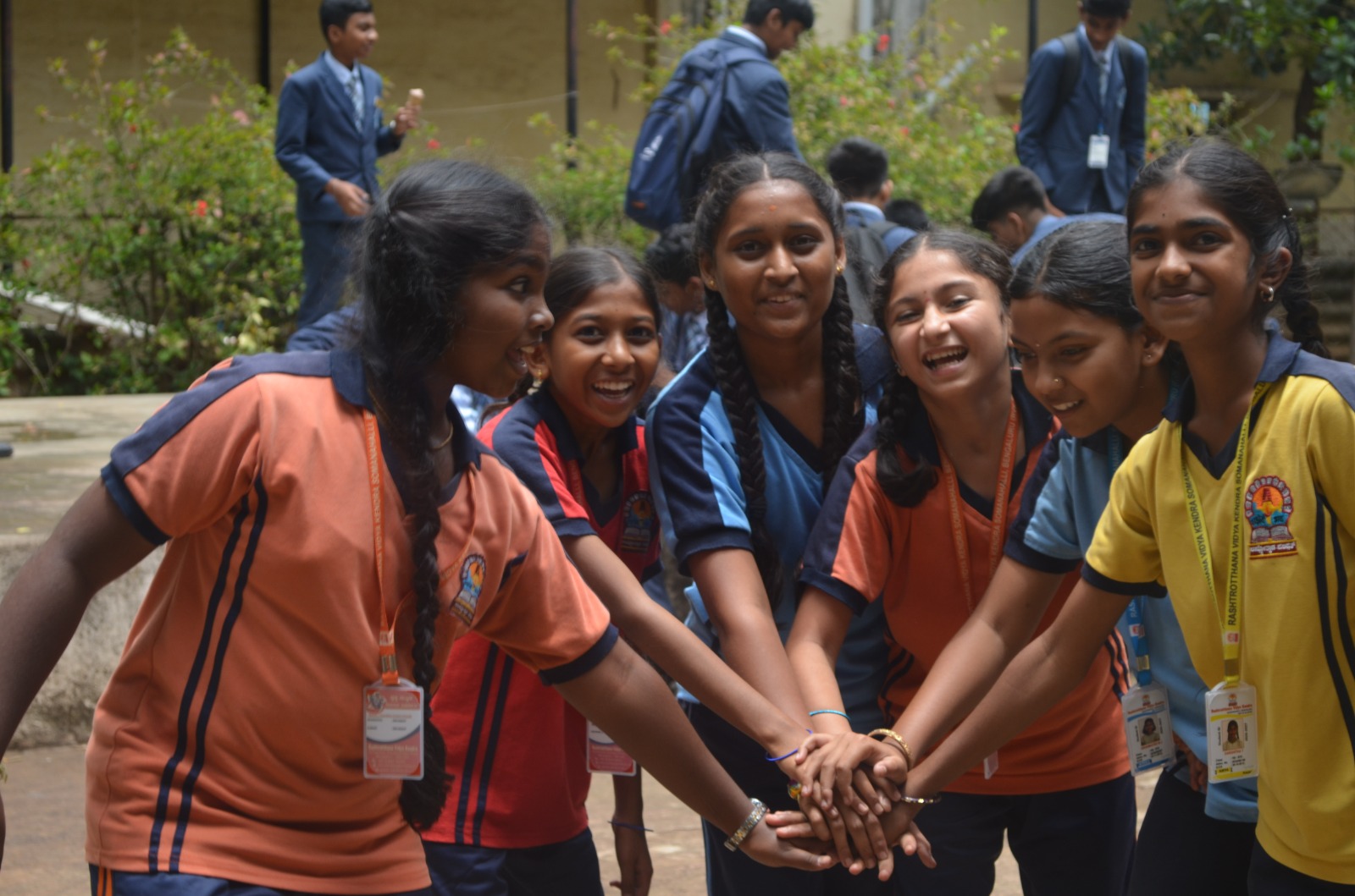 Bengaluru, Aug. 25 An educational tour was organised for the students of class 8 of Rashtrotthana Vidya Kendra - Somanahalli to Hindustan Aeronautics Limited (H ( (14)