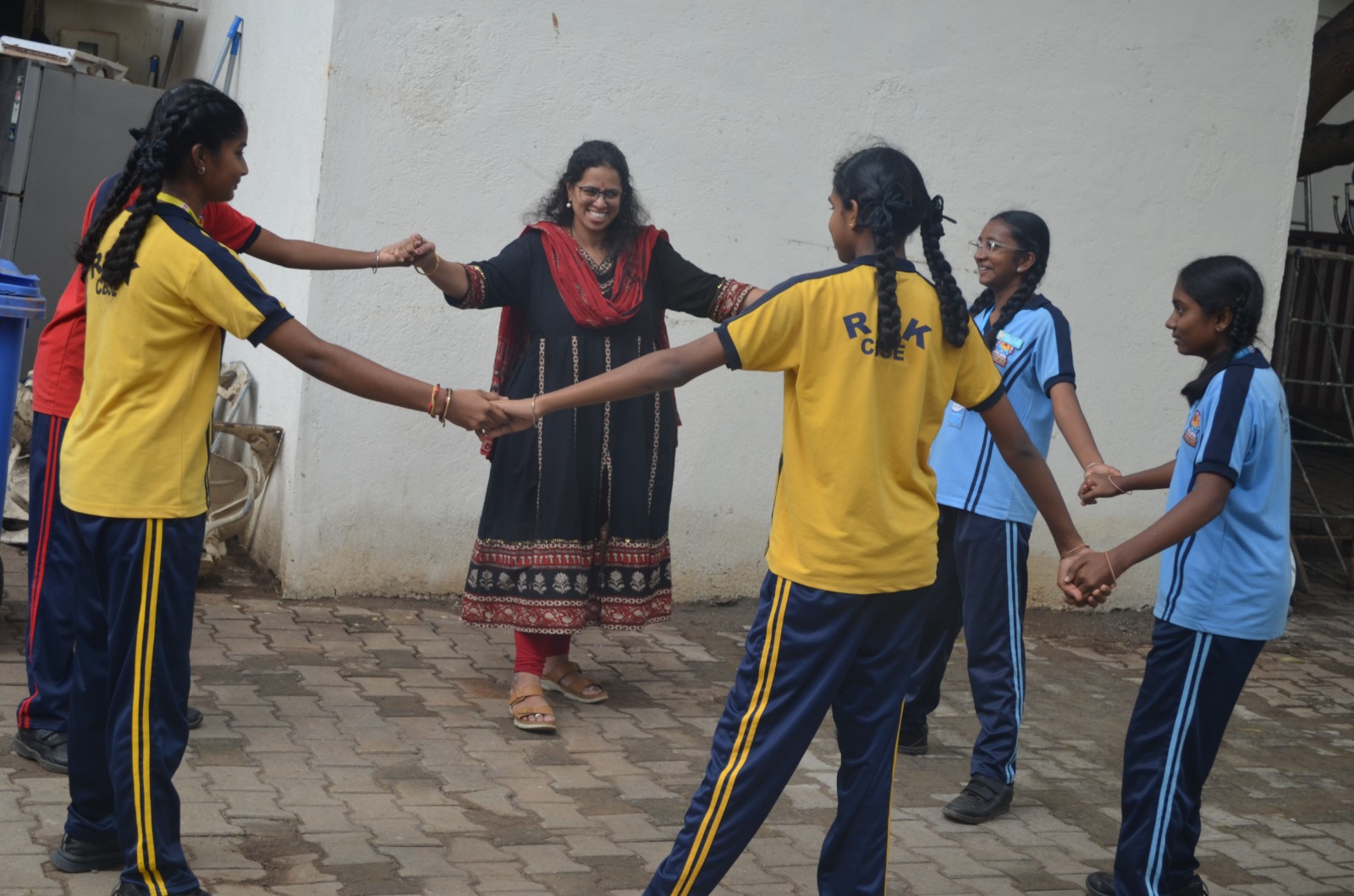 Bengaluru, Aug. 25 An educational tour was organised for the students of class 8 of Rashtrotthana Vidya Kendra - Somanahalli to Hindustan Aeronautics Limited (H ( (20)
